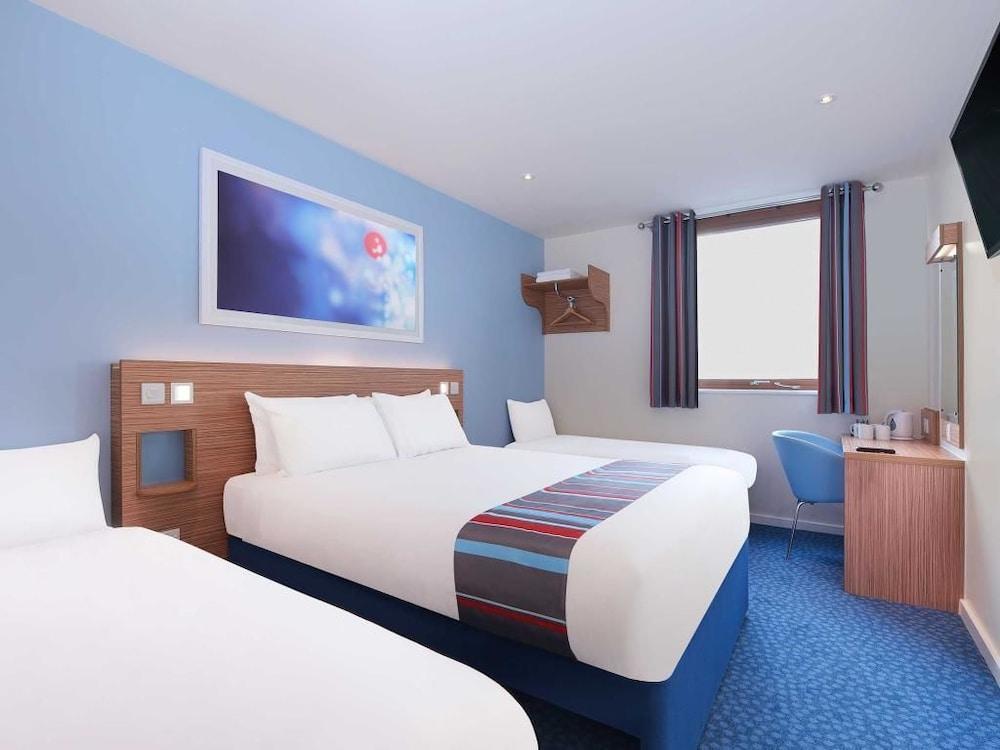 Travelodge London Ealing Bagian luar foto