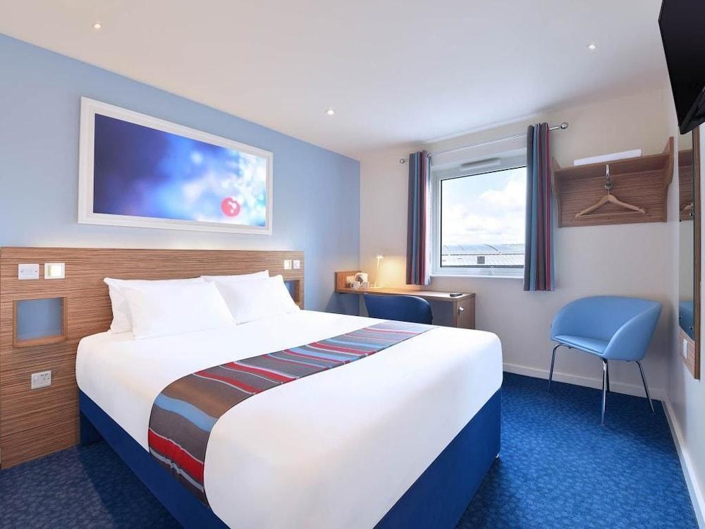 Travelodge London Ealing Bagian luar foto