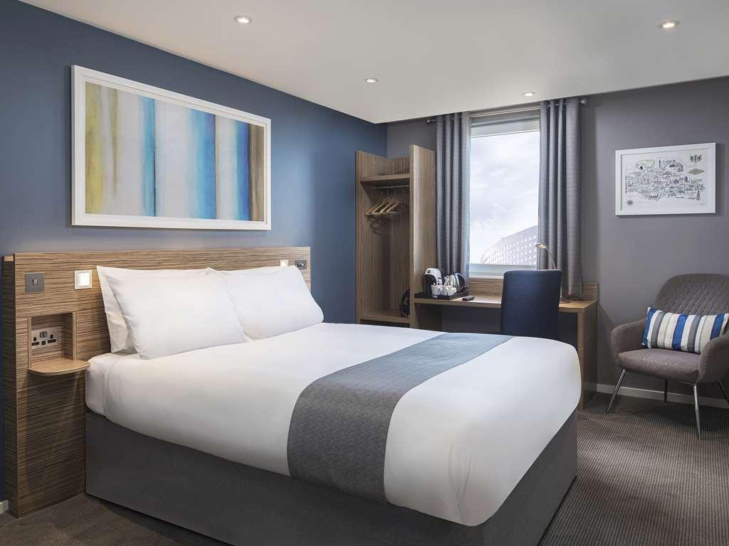 Travelodge London Ealing Ruang foto
