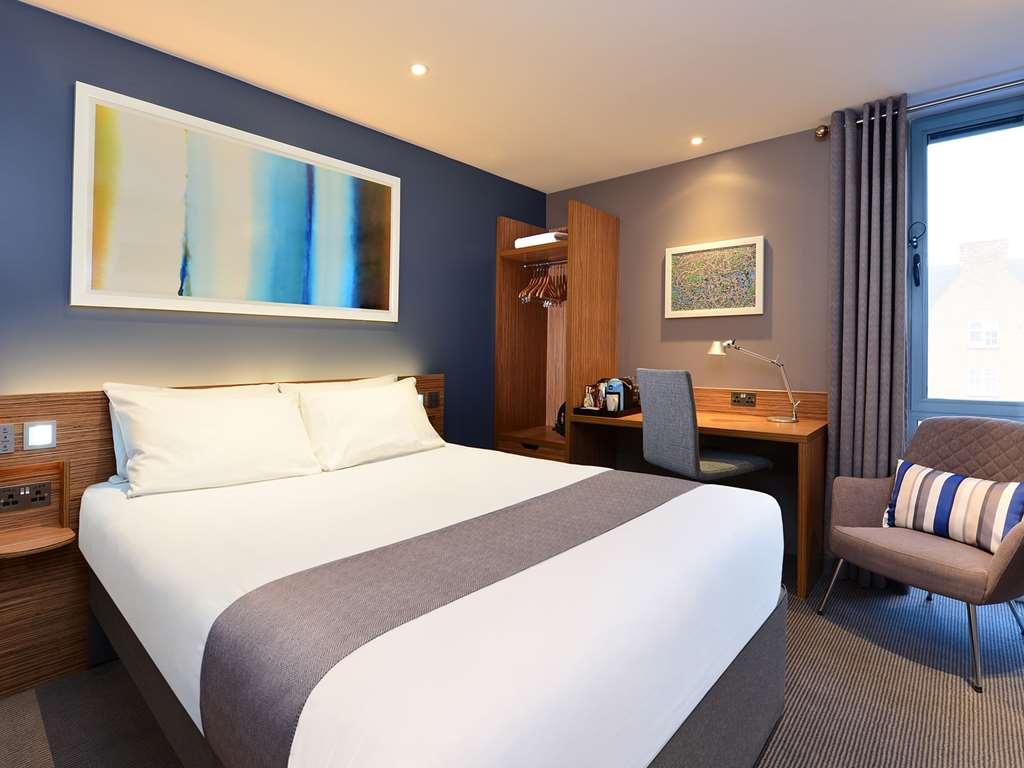 Travelodge London Ealing Ruang foto