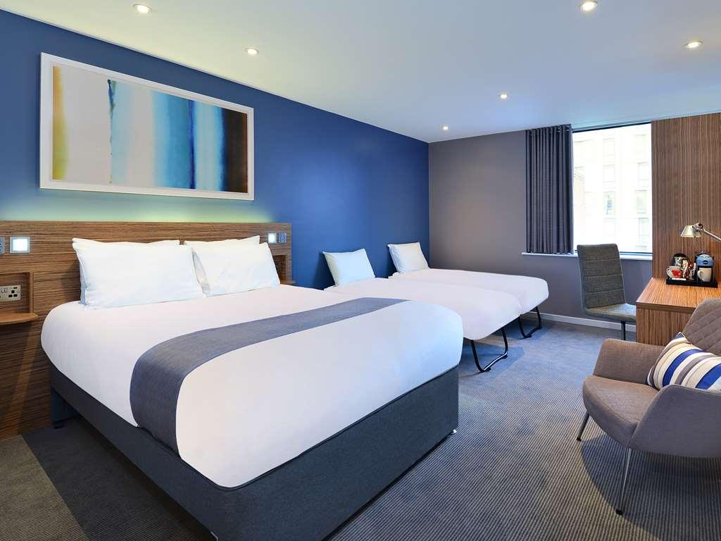 Travelodge London Ealing Ruang foto