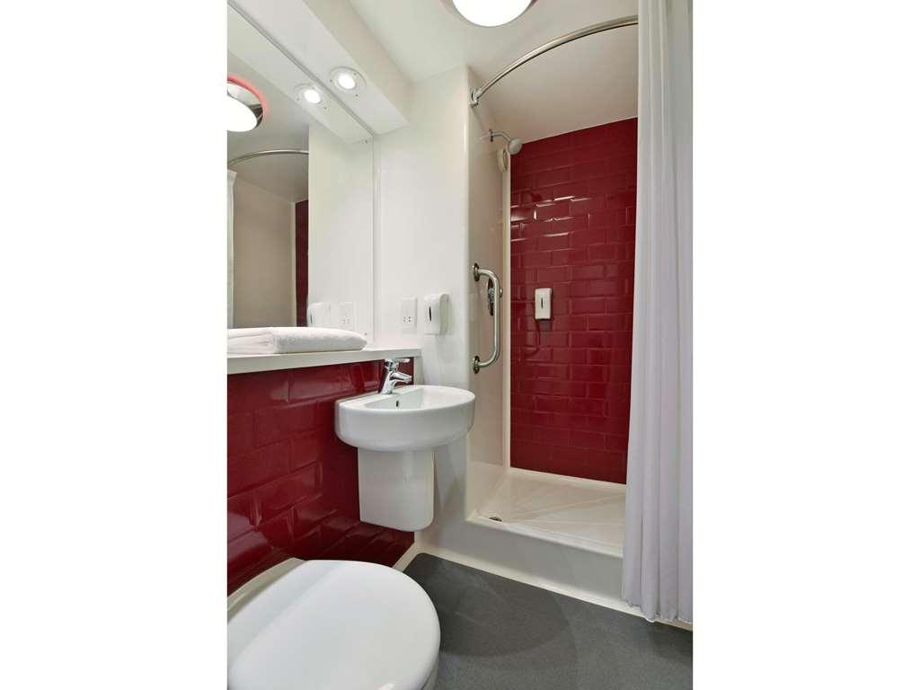 Travelodge London Ealing Ruang foto