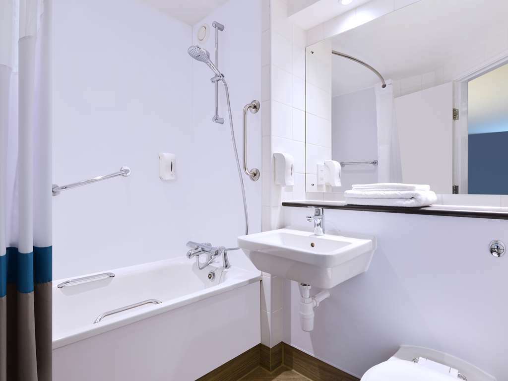 Travelodge London Ealing Ruang foto