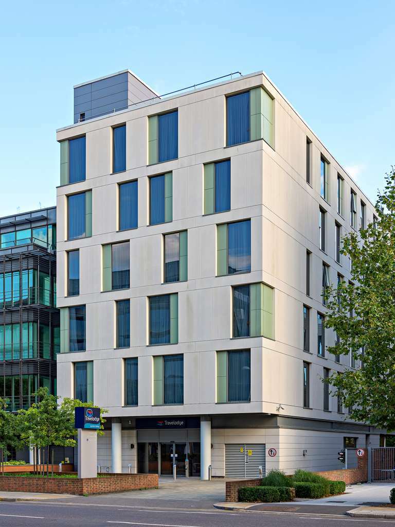 Travelodge London Ealing Bagian luar foto