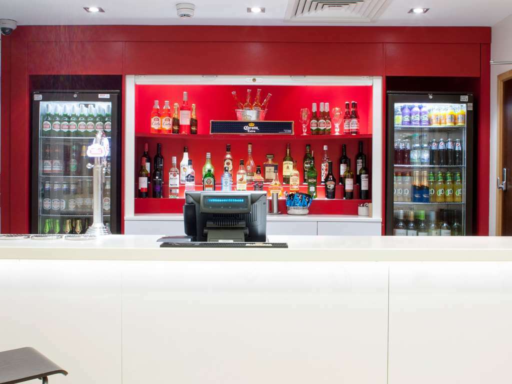 Travelodge London Ealing Restoran foto